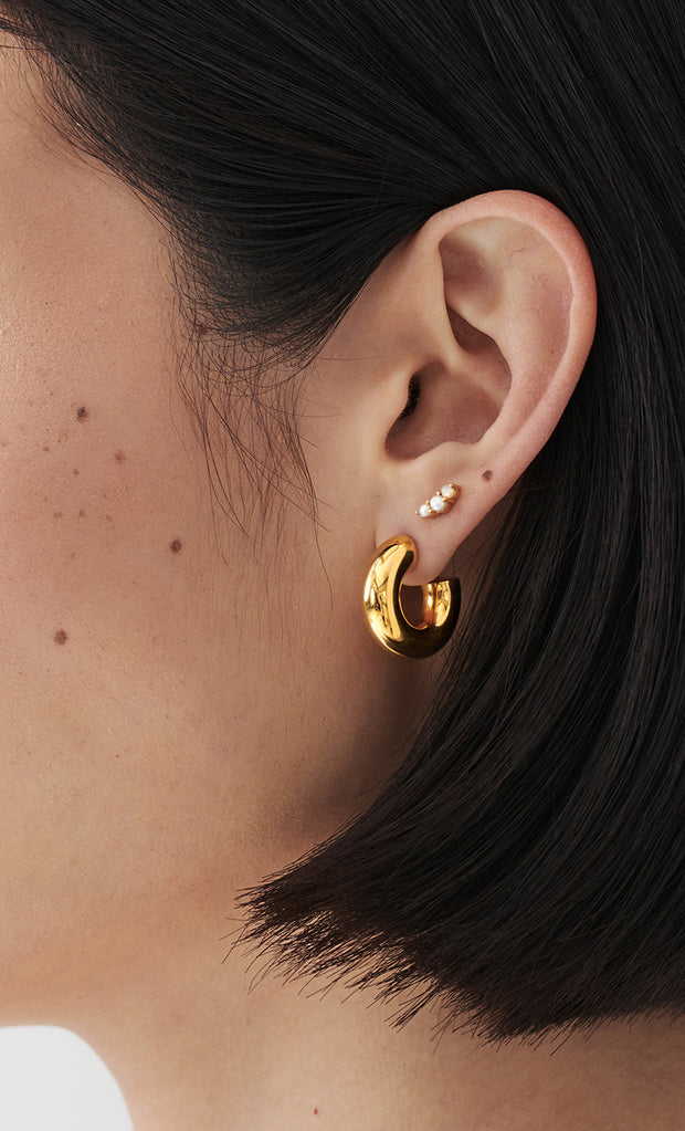 PEARL TRIO STUD EARRINGS - GOLD